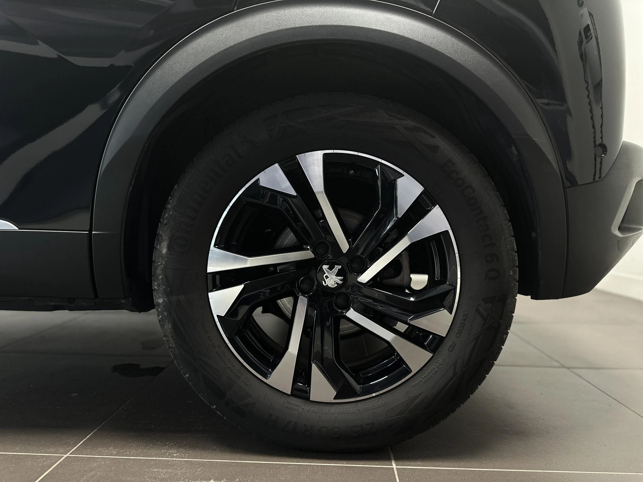 Peugeot-e-2008-image-4