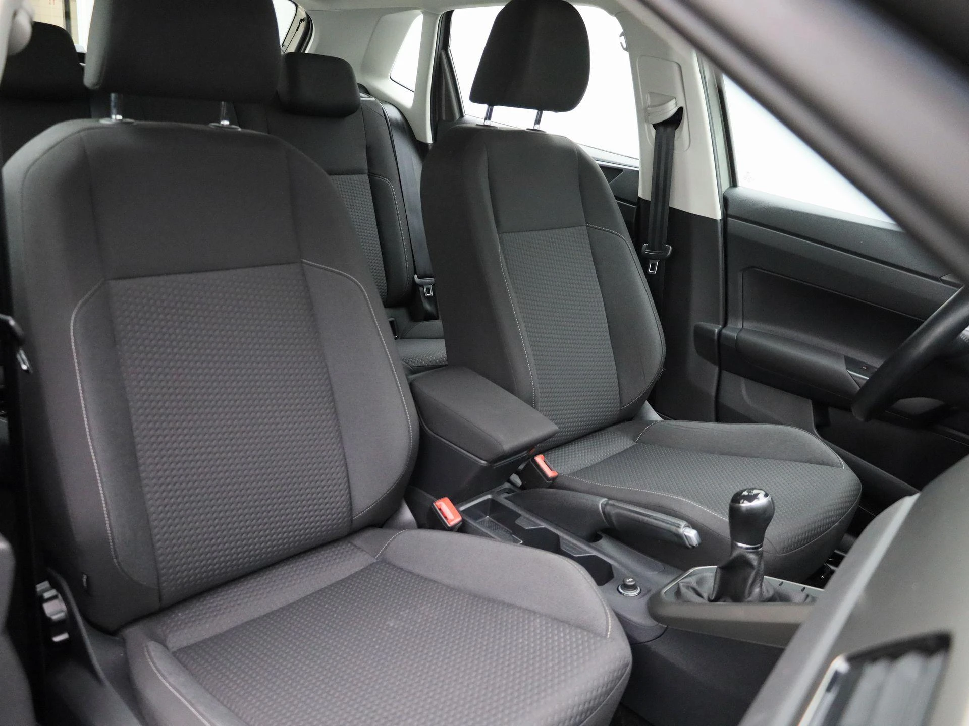 Volkswagen-Polo-image-33