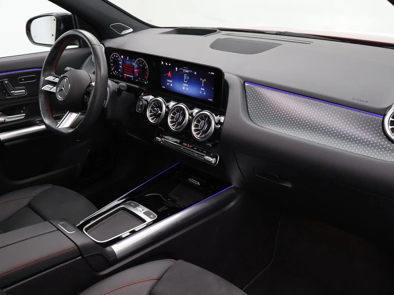 Mercedes-Benz-GLA-image-2