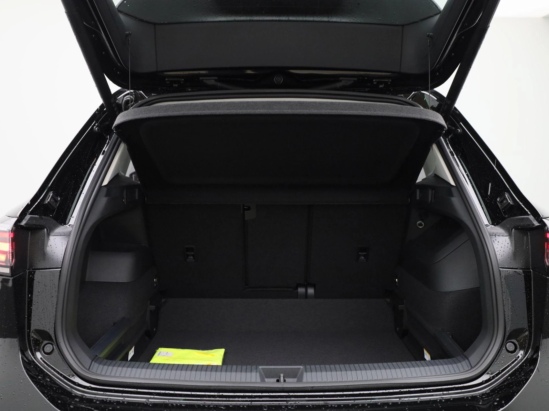 Volkswagen-Tiguan-image-12