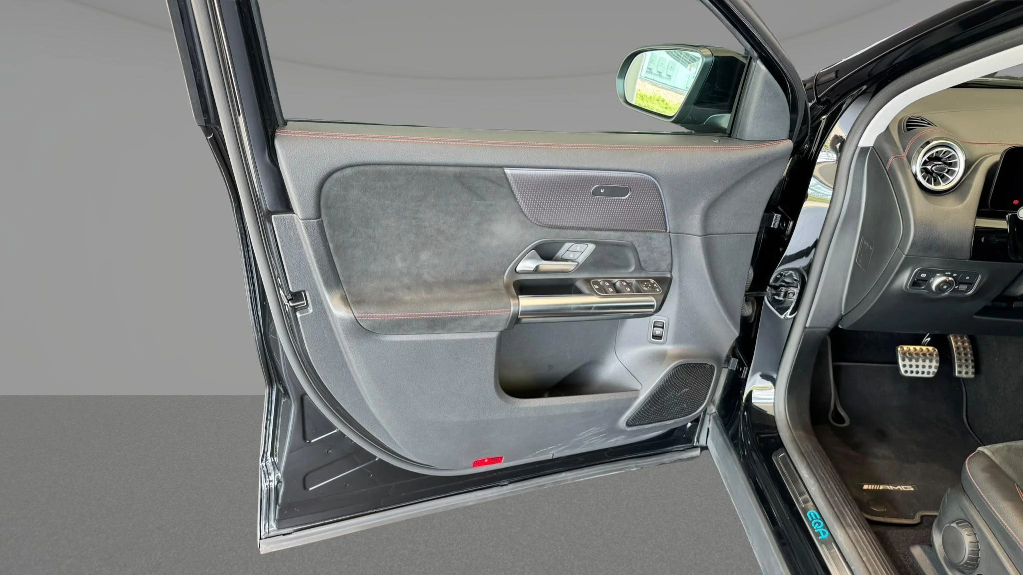 Mercedes-Benz EQA 250 AMG Line + CARPLAY + TREKHAAK + NIGHTPAKKET +