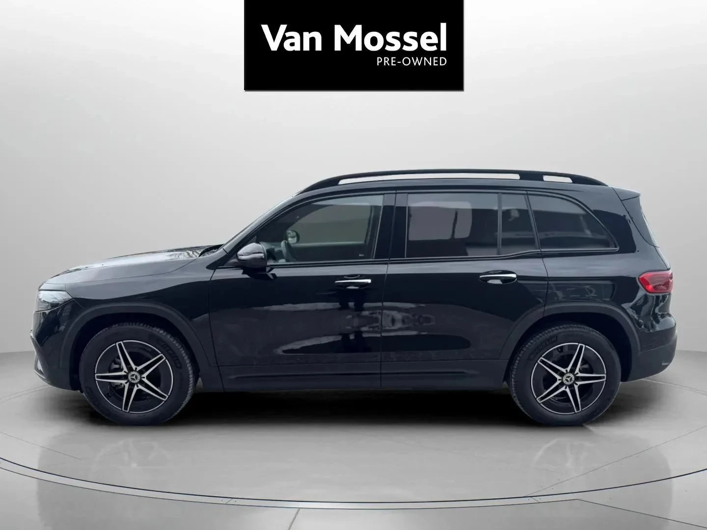 Mercedes-Benz-EQB-image-7