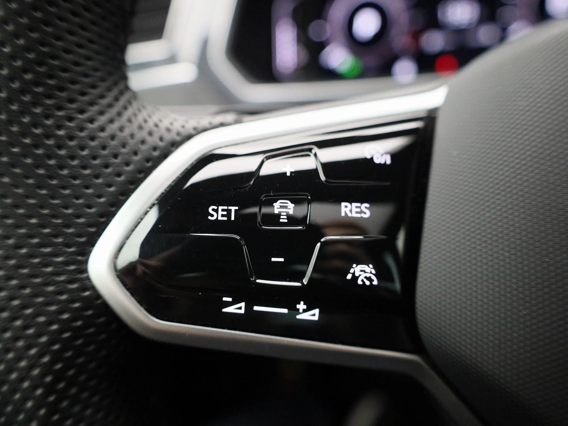 Volkswagen-Tiguan-image-25