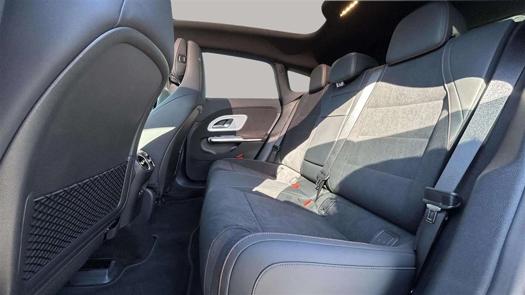 Mercedes-Benz-CLA-image-22