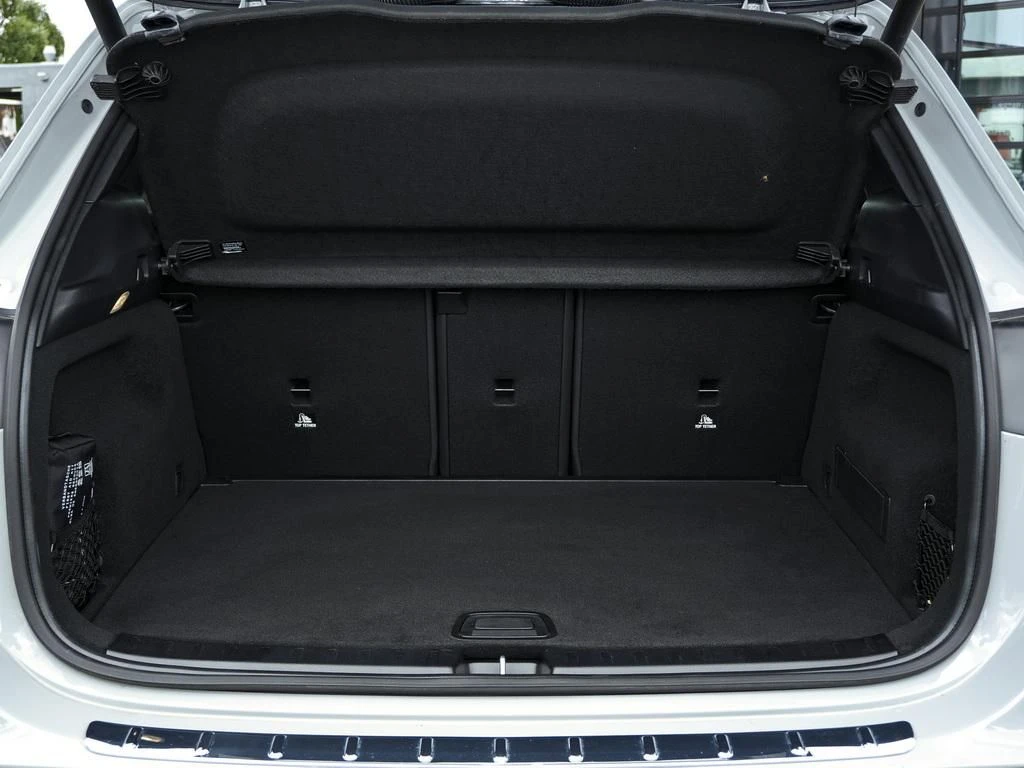 Mercedes-Benz-GLA 200 d-image-15