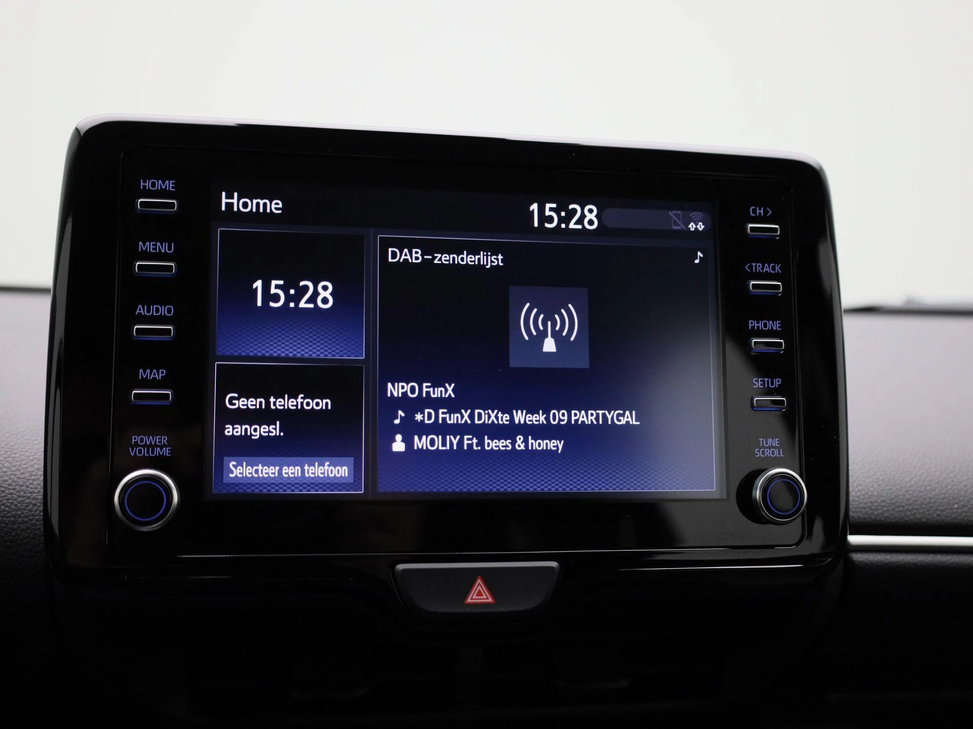 Mazda-2 Hybrid-image-13