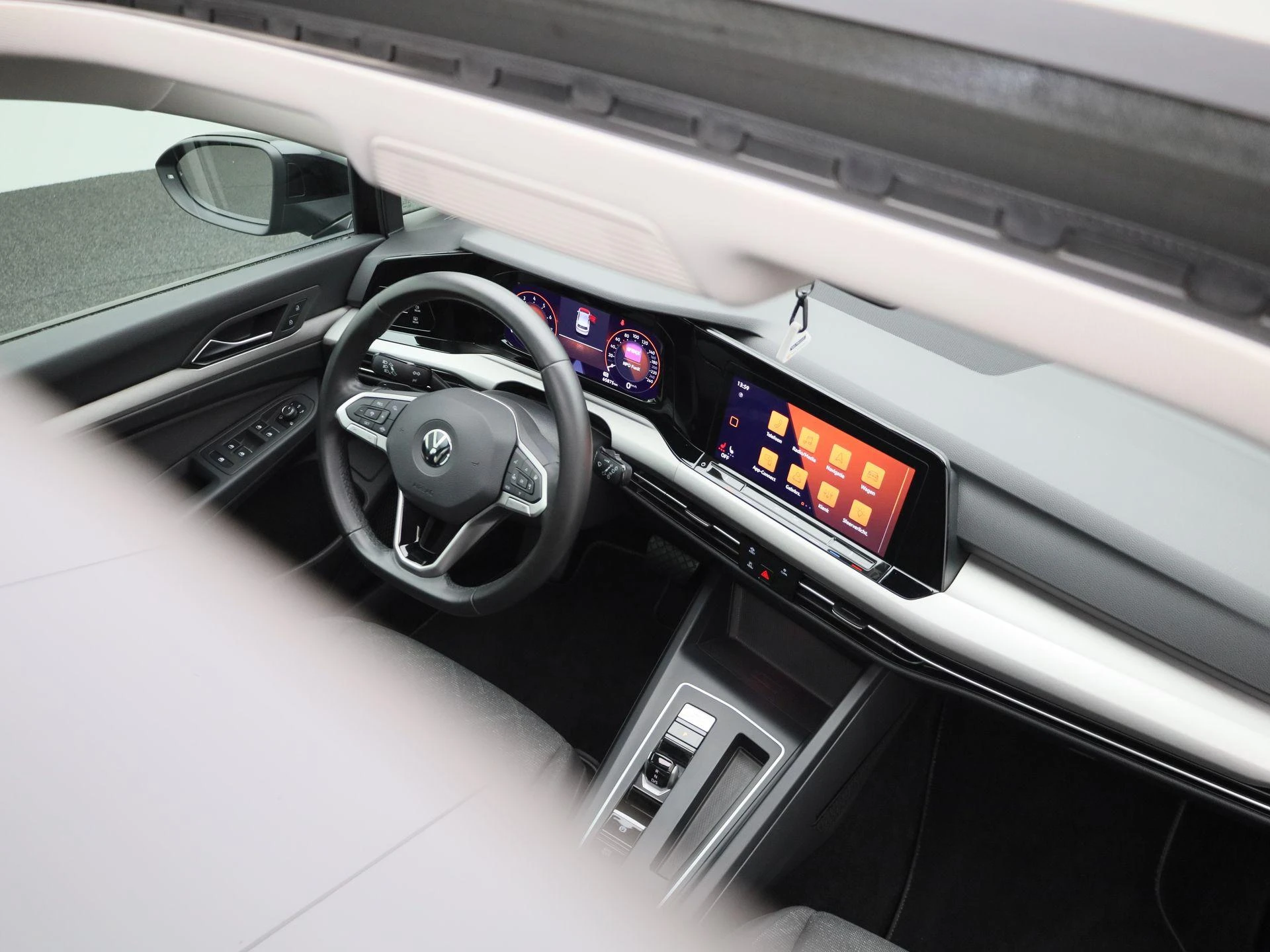 Volkswagen-Golf-image-32