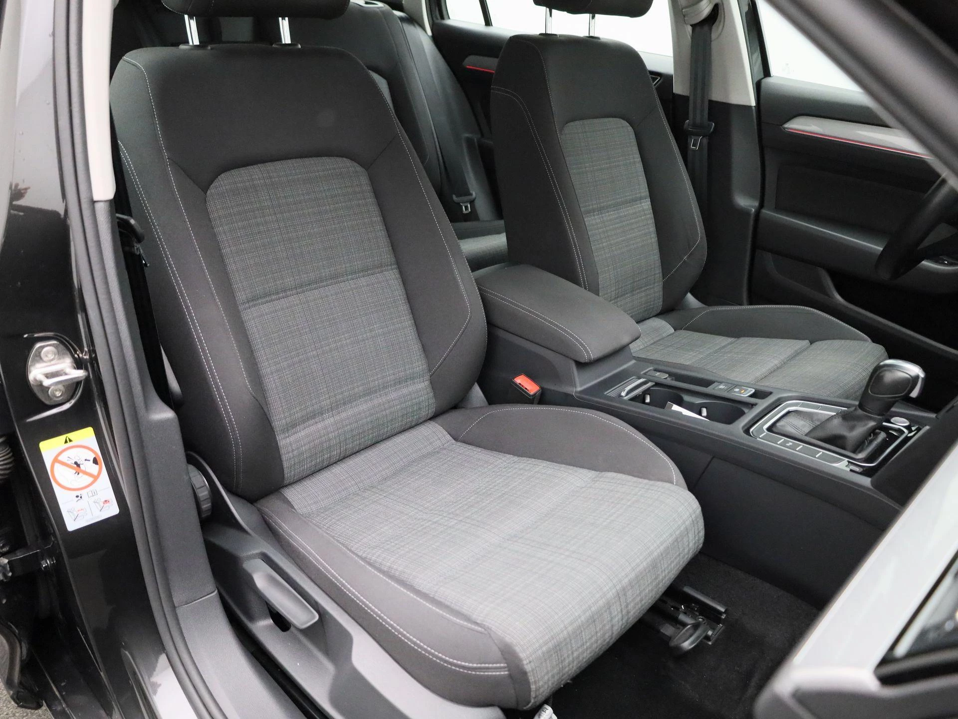 Volkswagen-Passat-image-33