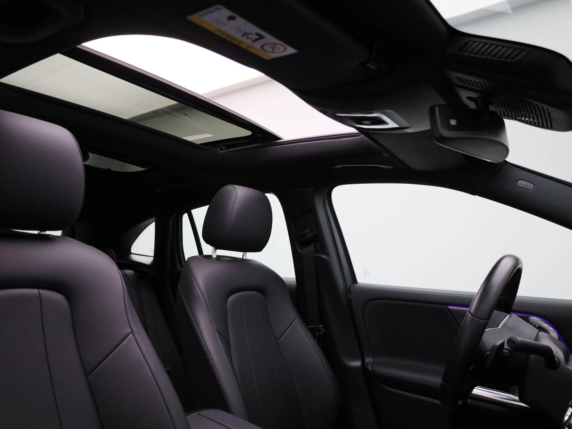 Mercedes-Benz-GLA-image-43