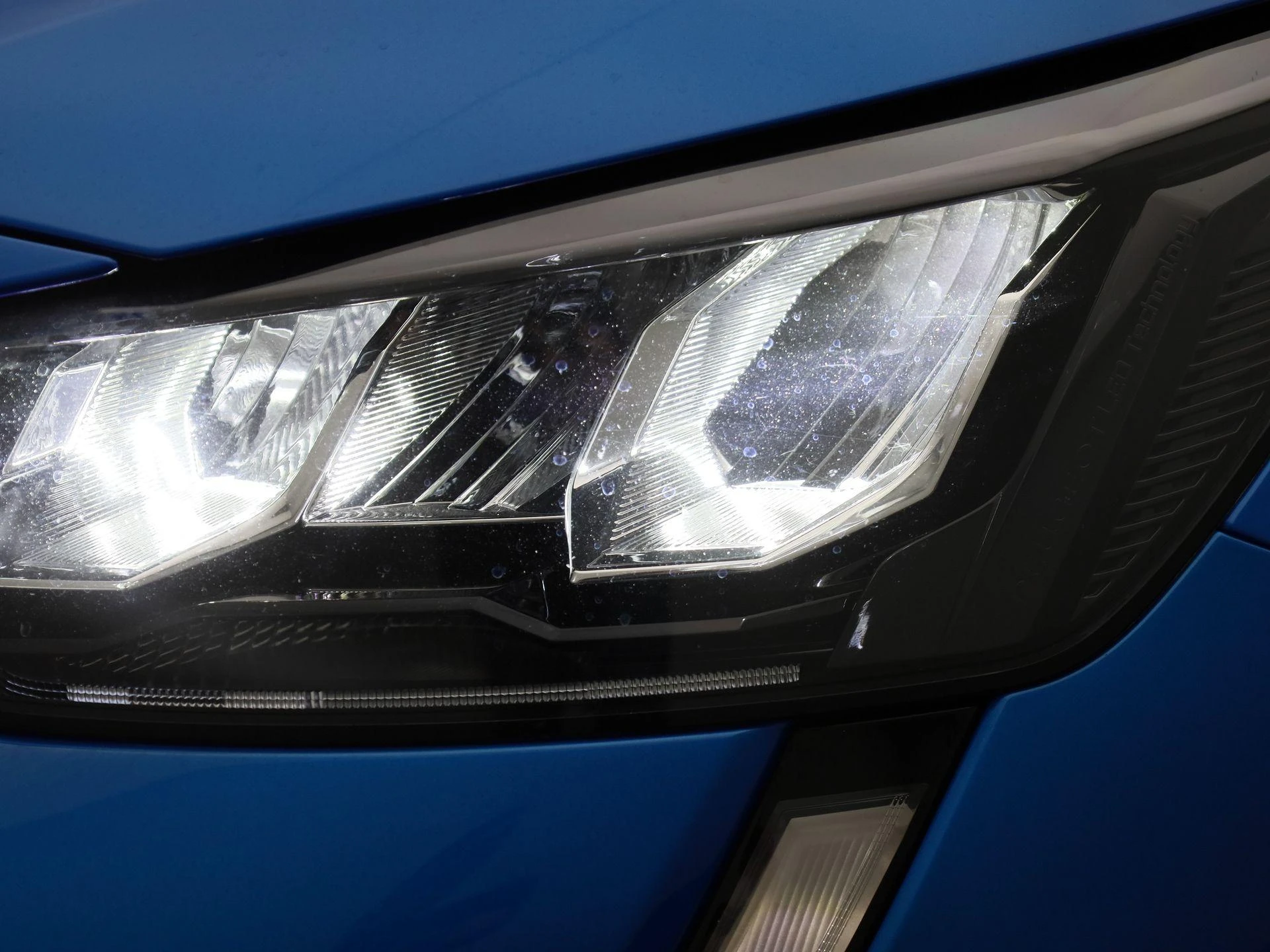 Peugeot-e-208-image-15