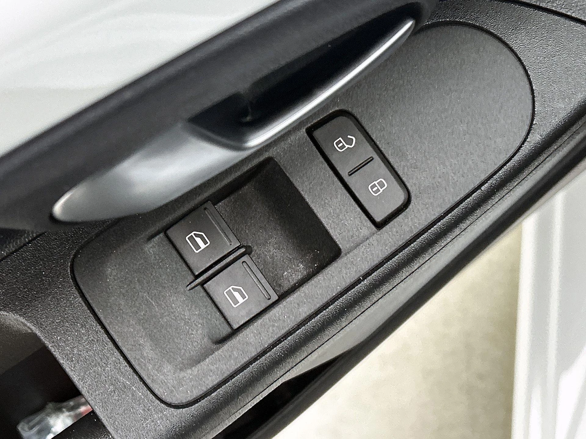 Volkswagen-up!-image-12