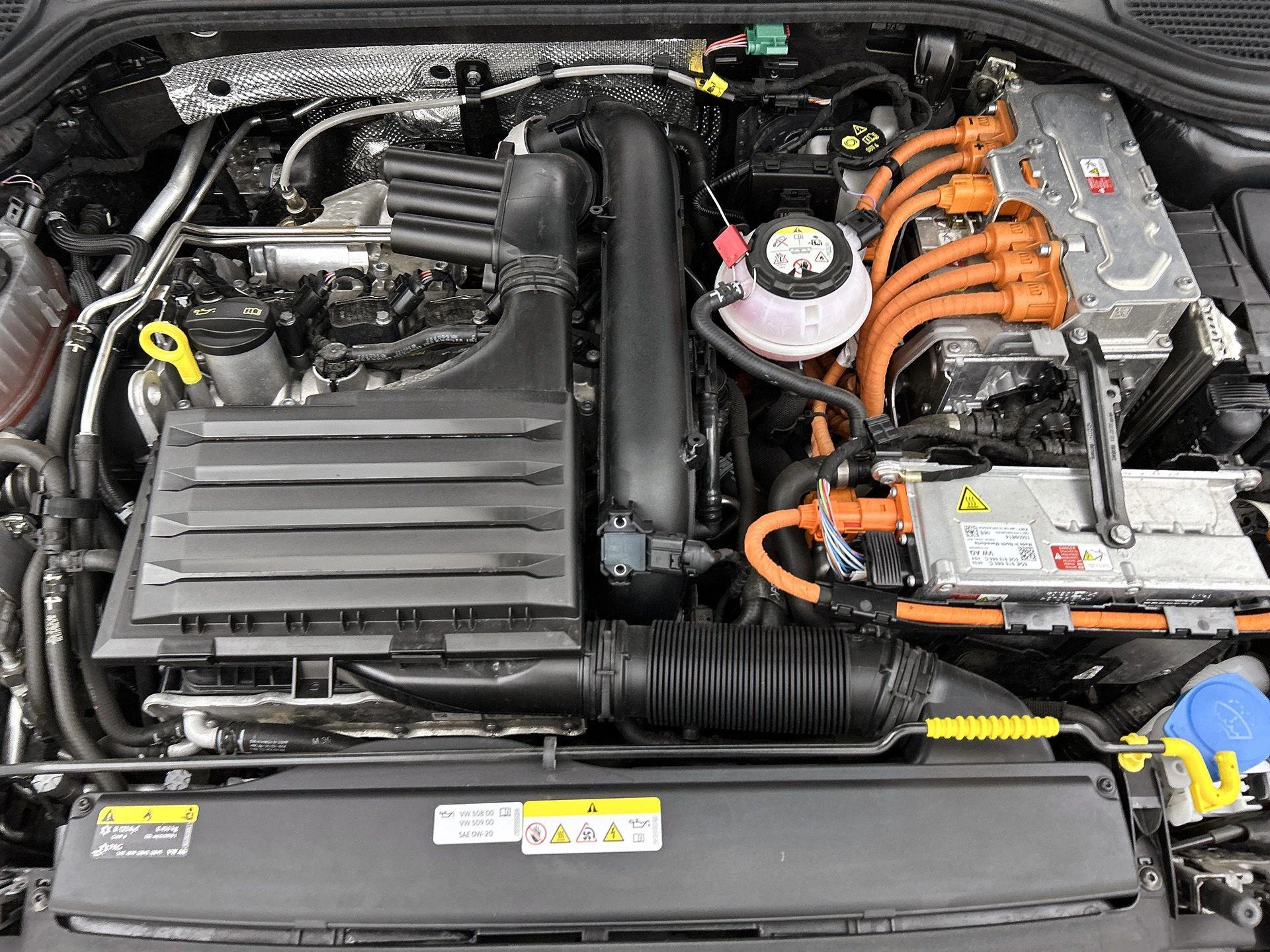 Volkswagen-Golf-image-18