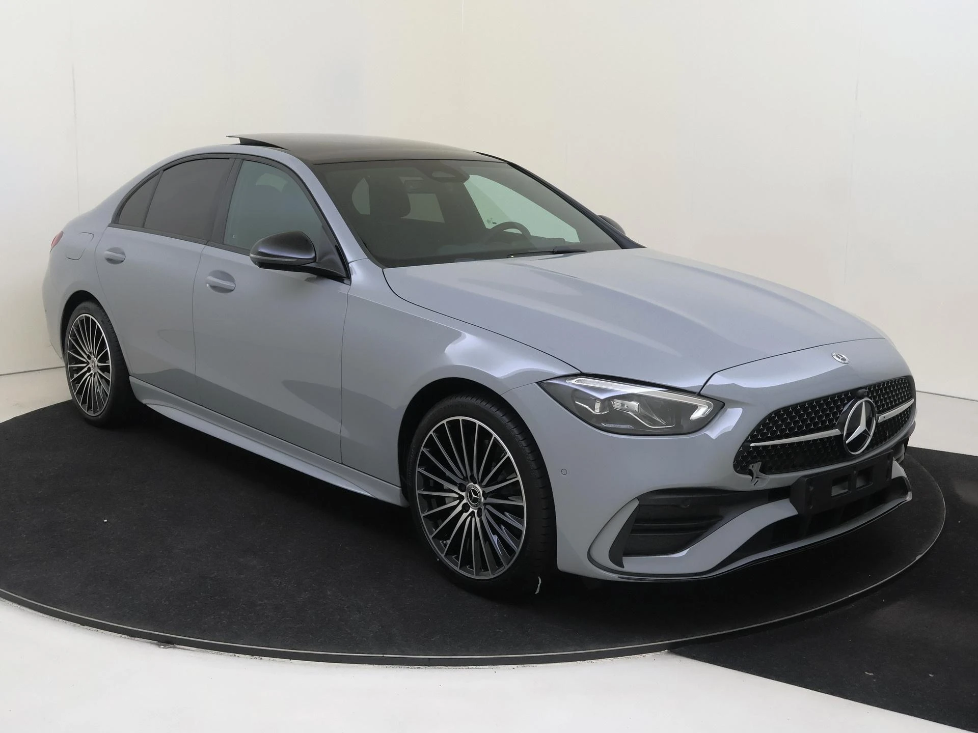 Mercedes-Benz-C-Klasse-image-1