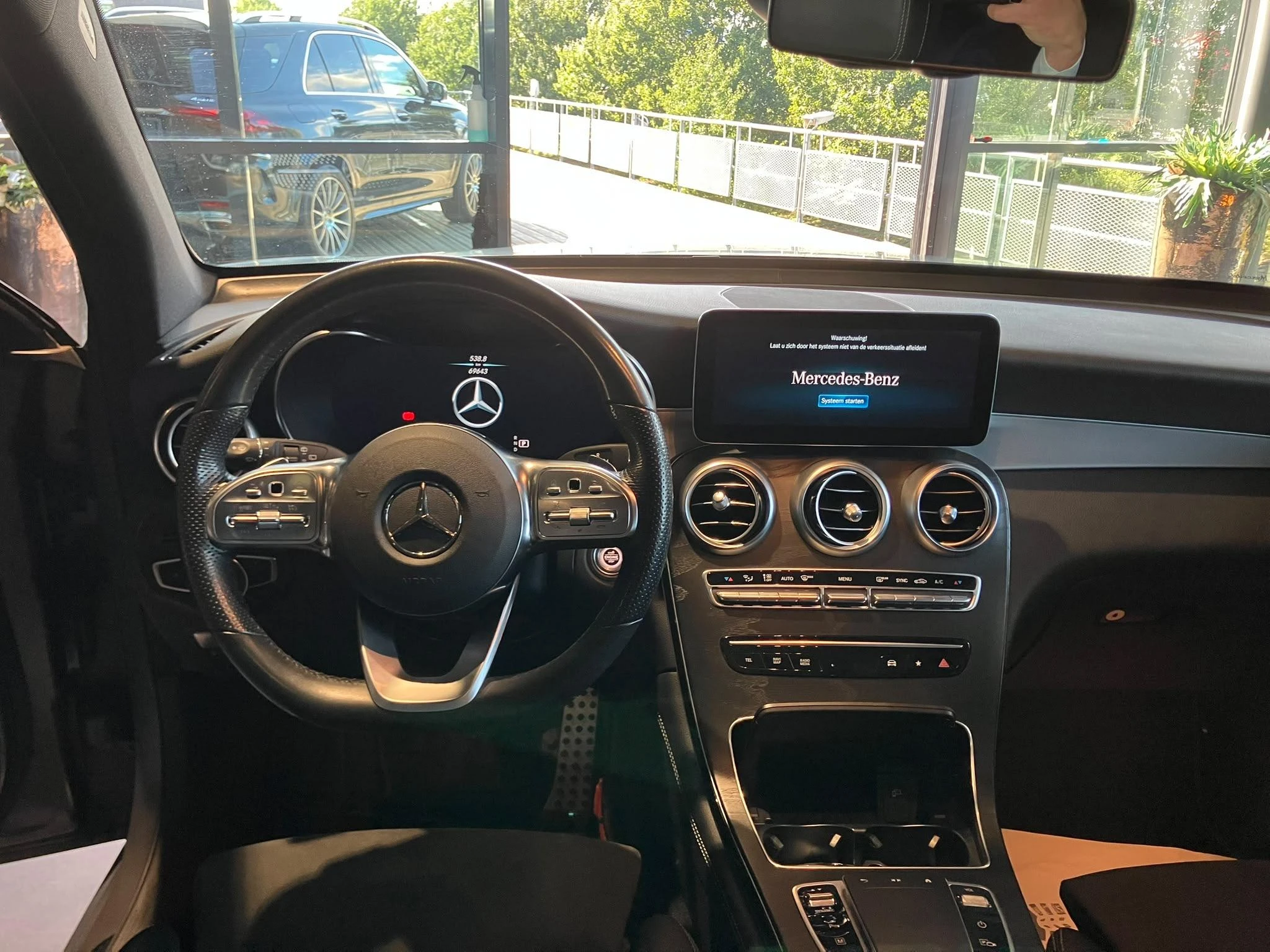 Mercedes-Benz-GLC-image-10