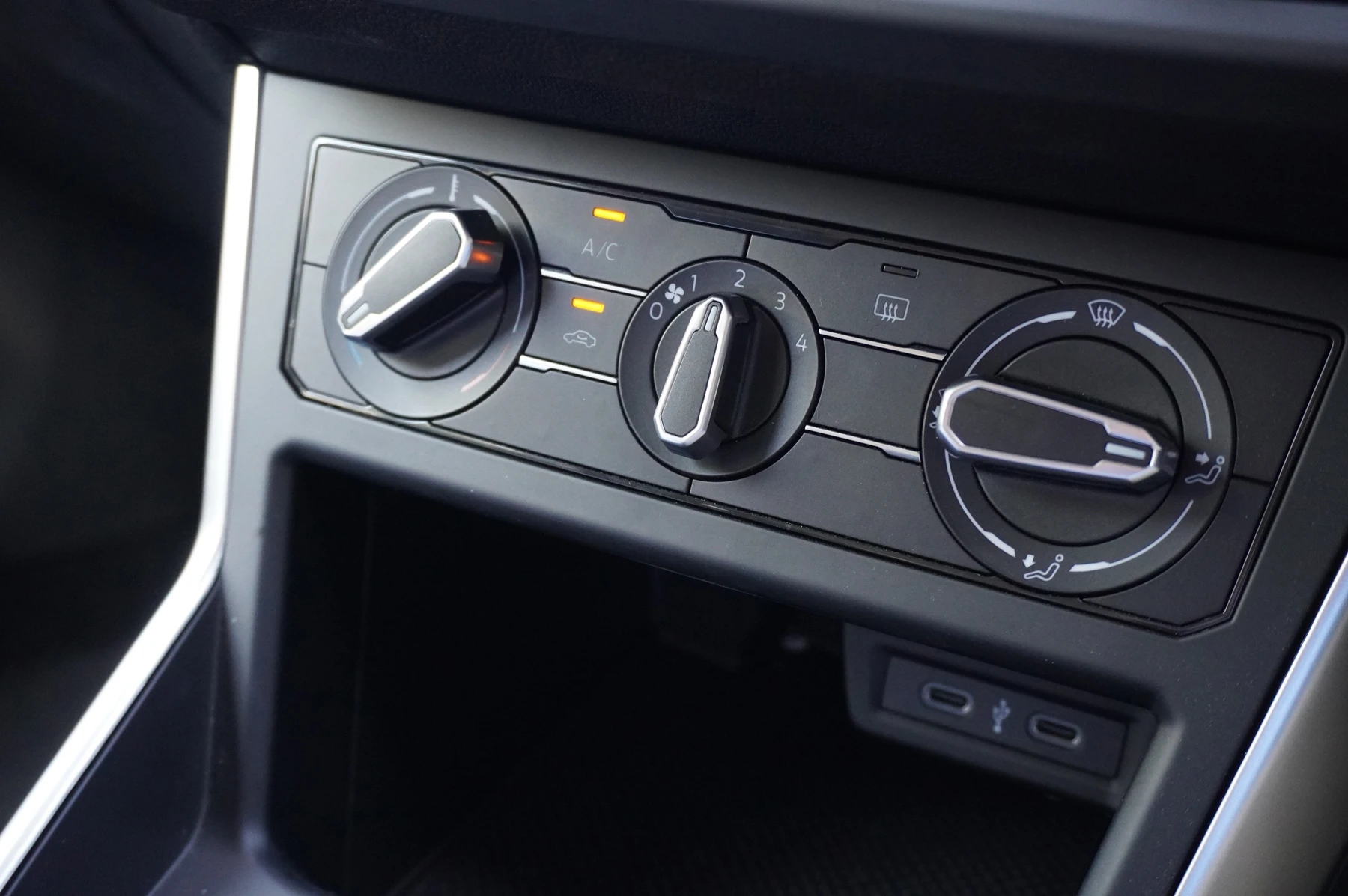 Volkswagen-Polo-image-12