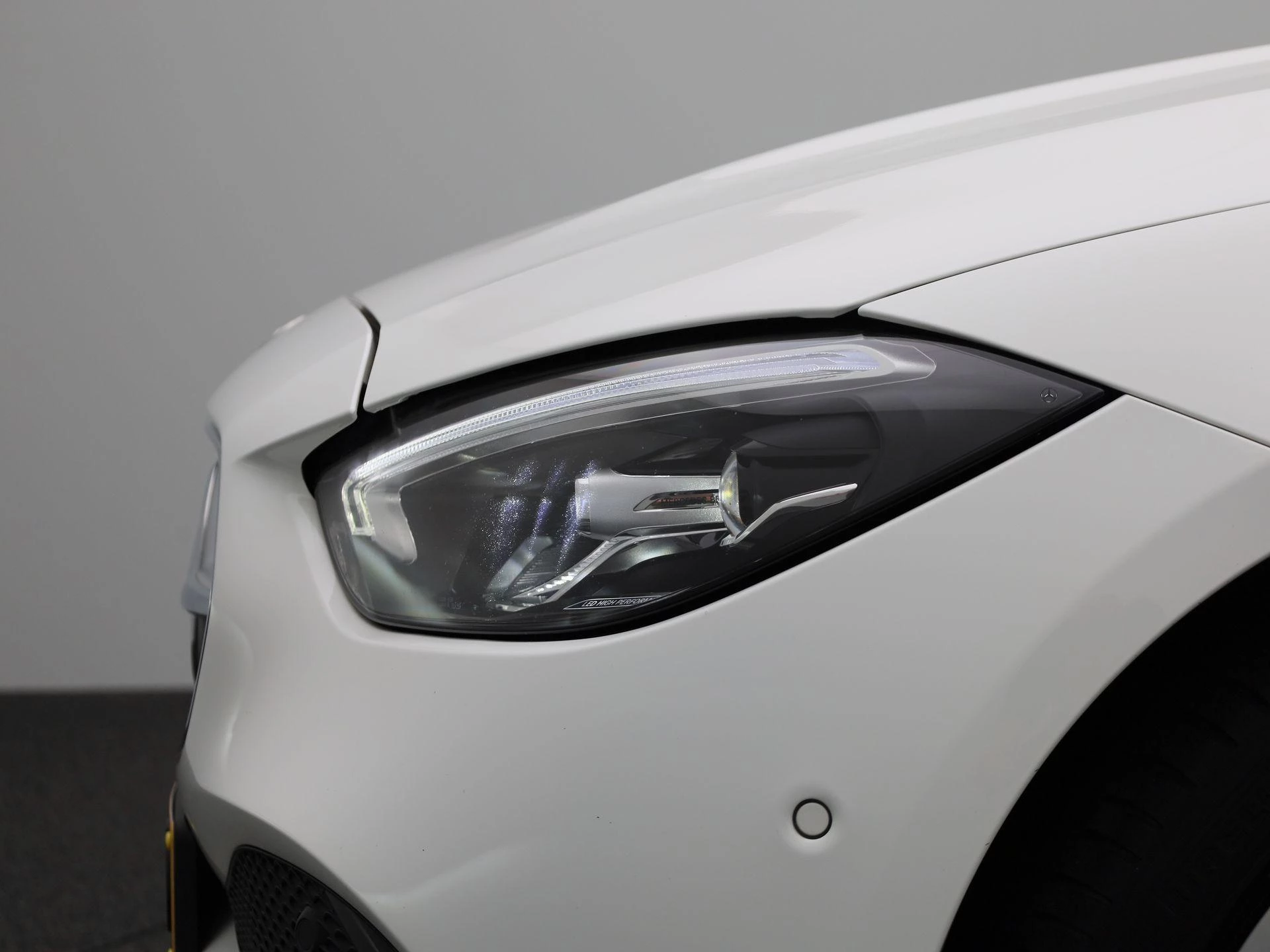 Mercedes-Benz-C-Klasse-image-14