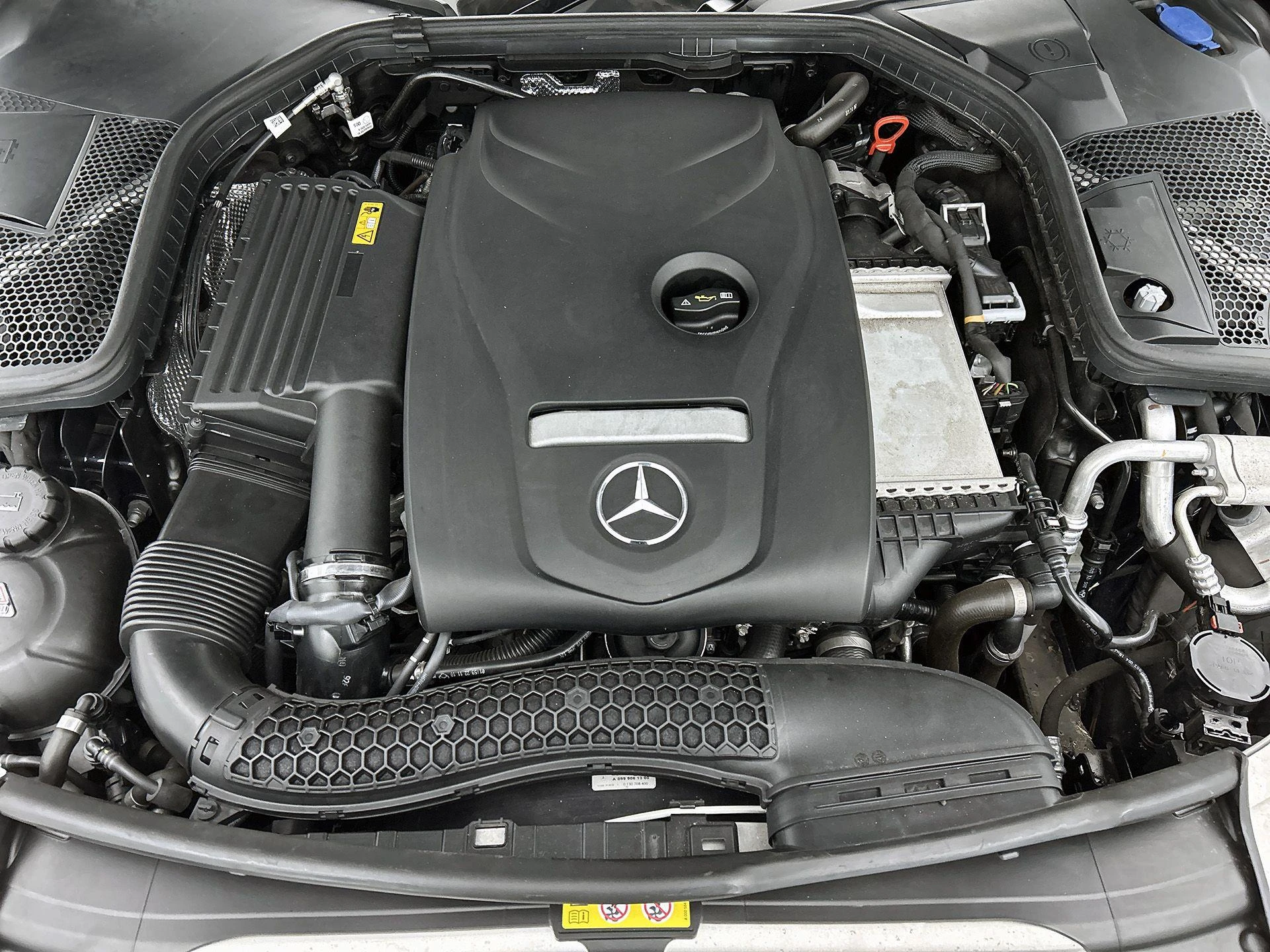Mercedes-Benz-C-Klasse-image-27