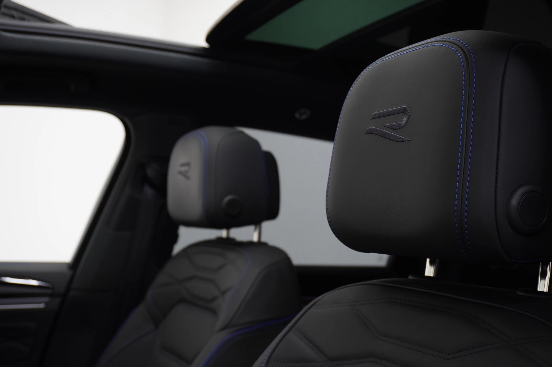 Volkswagen-Touareg-image-56