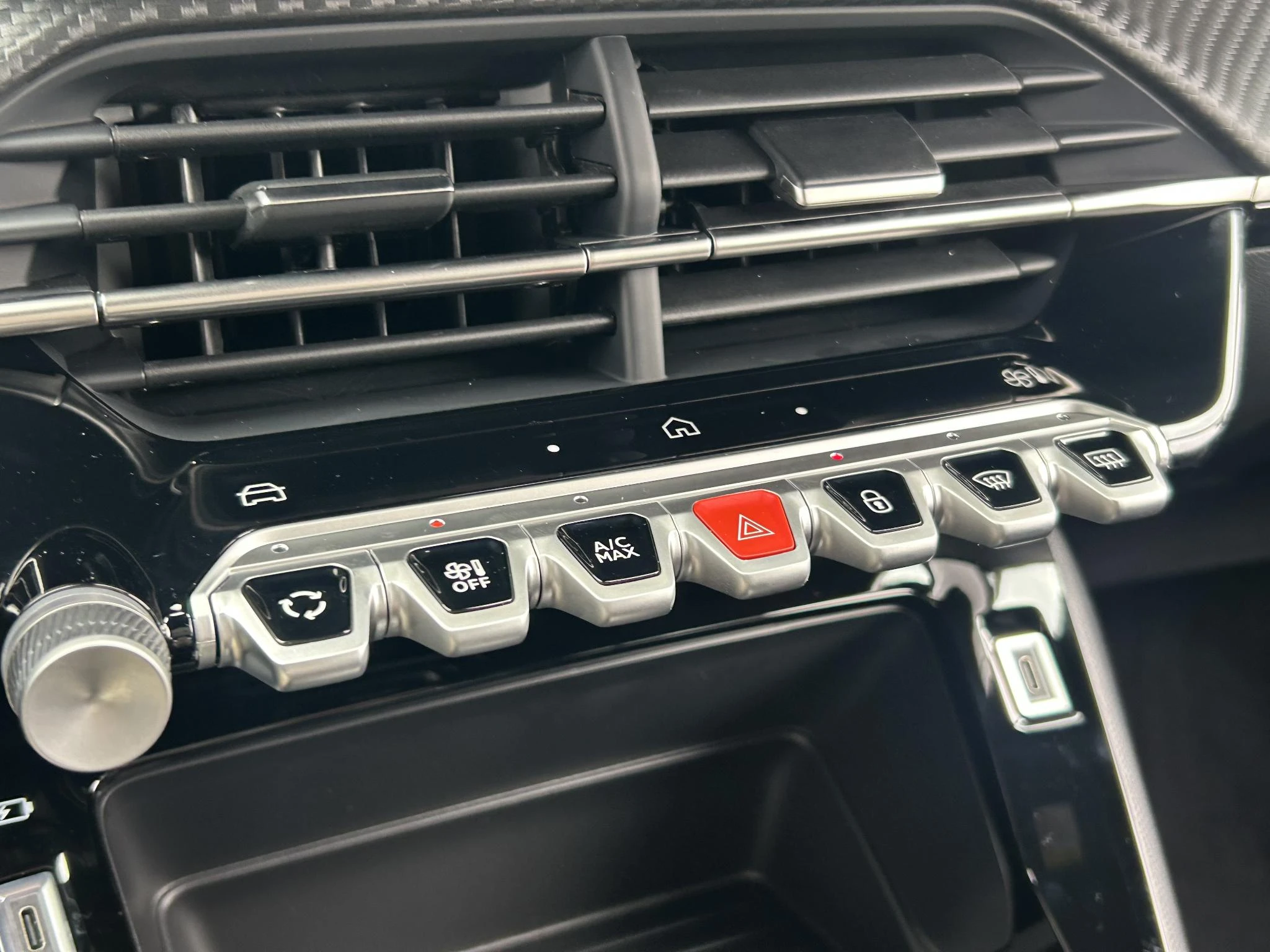 Peugeot-e-2008-image-16