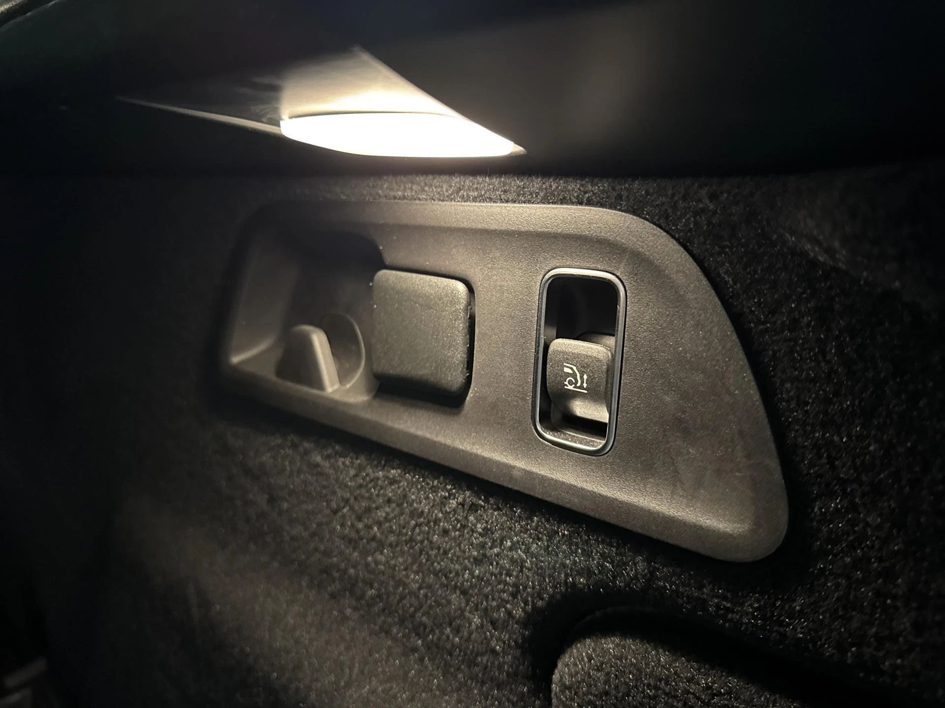Mercedes-Benz-GLE-image-17