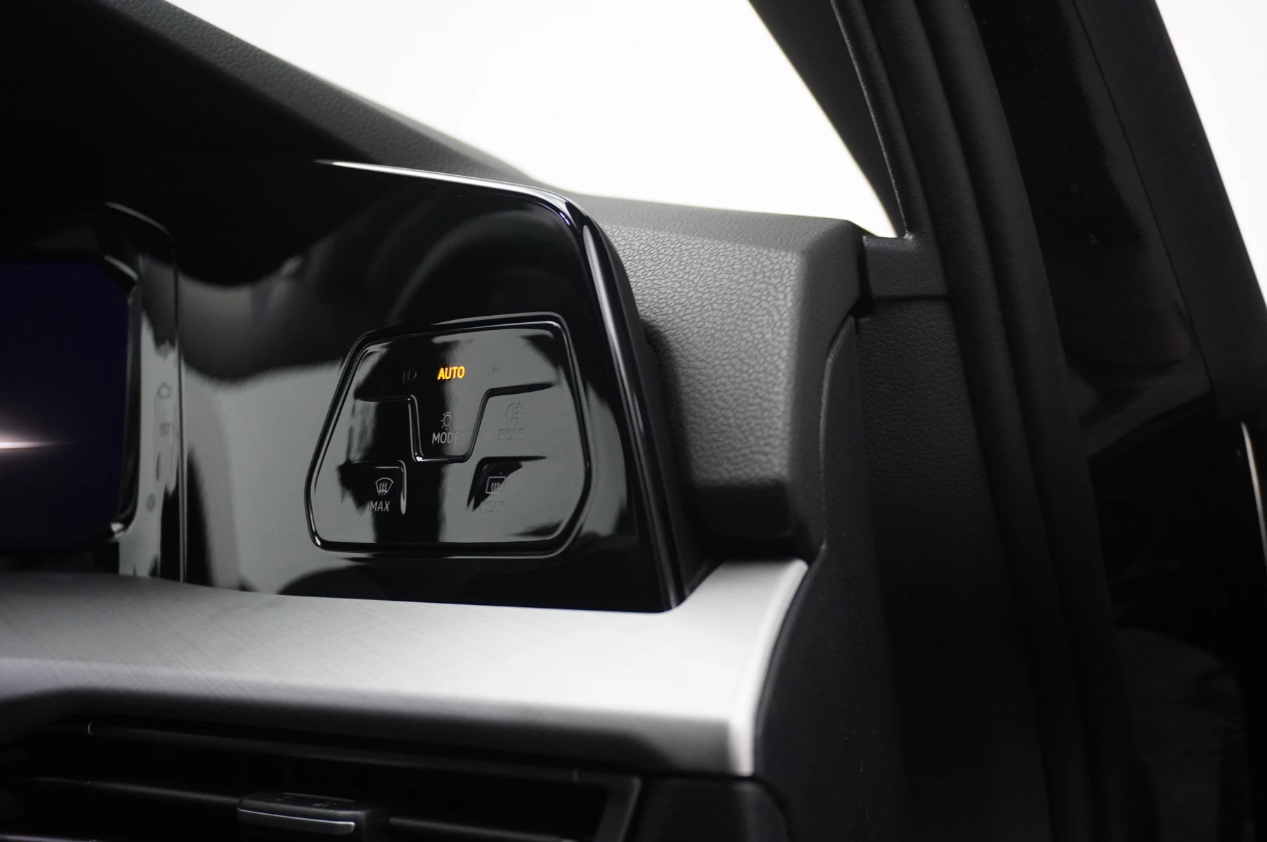 Volkswagen-Golf-image-34