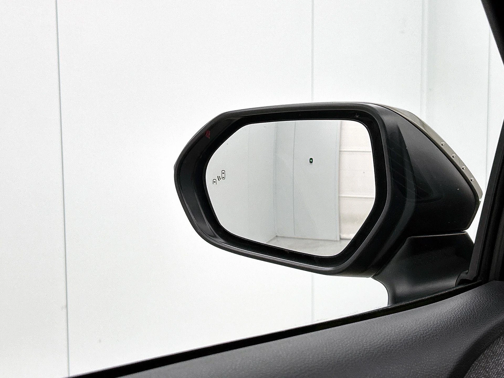 Toyota-Yaris Cross-image-16