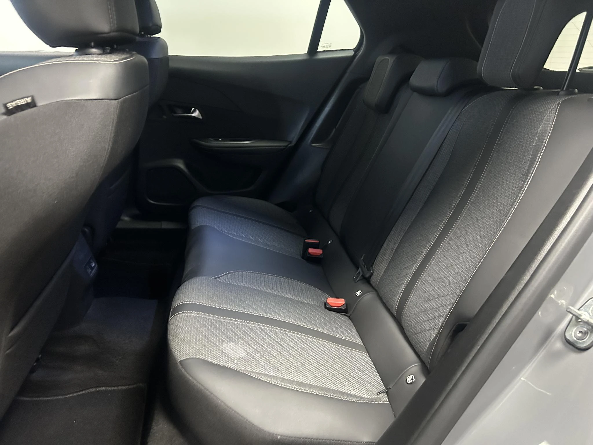 Peugeot-e-2008-image-17