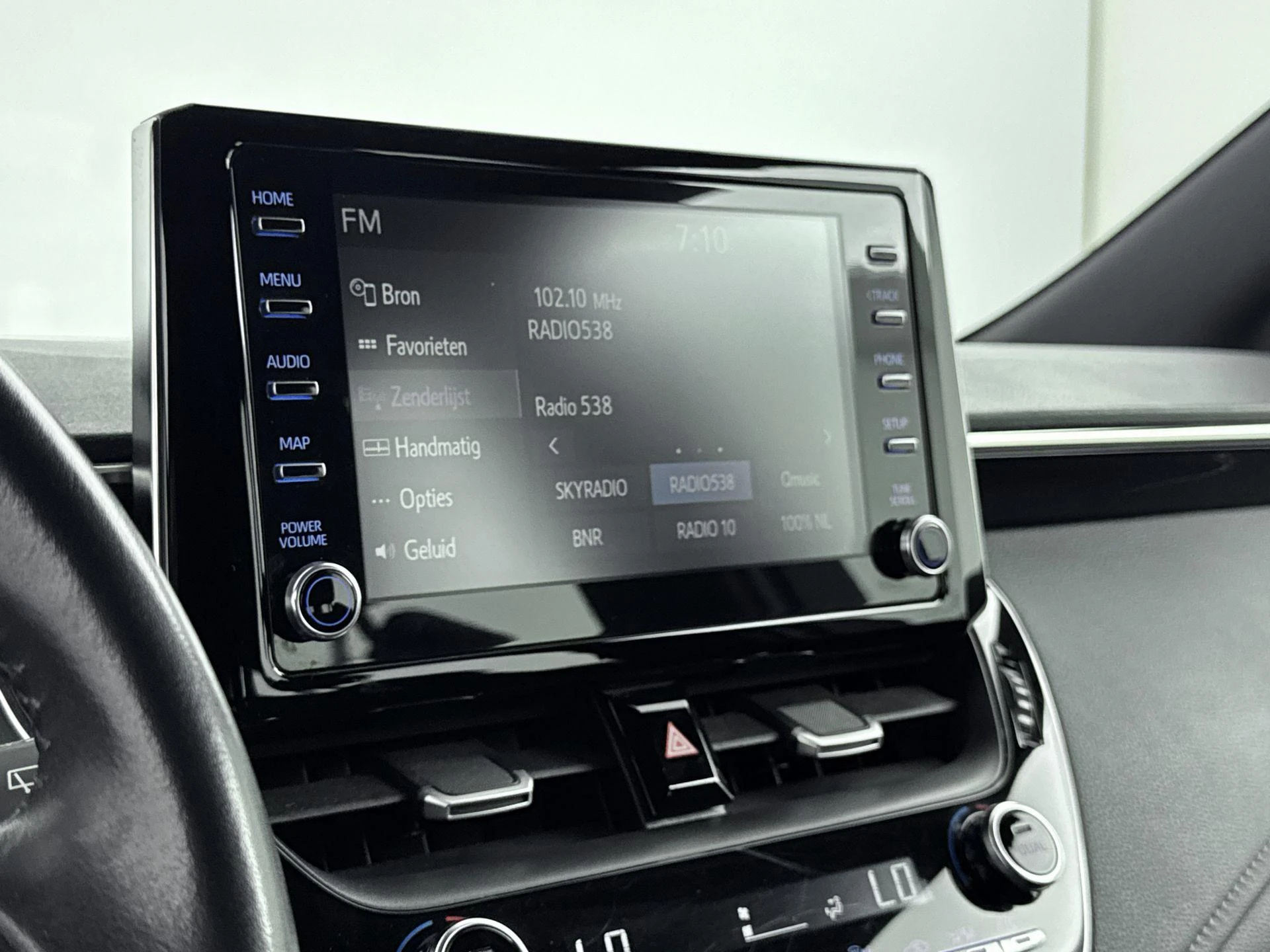 Toyota-Corolla Touring Sports-image-6