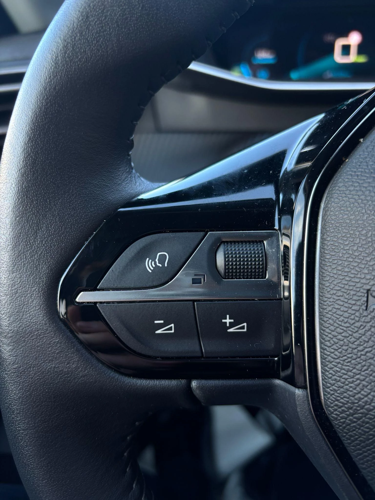 Peugeot-e-208-image-15