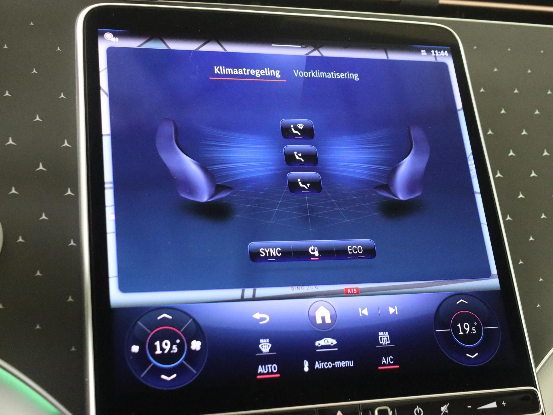Mercedes-Benz-EQE-image-19