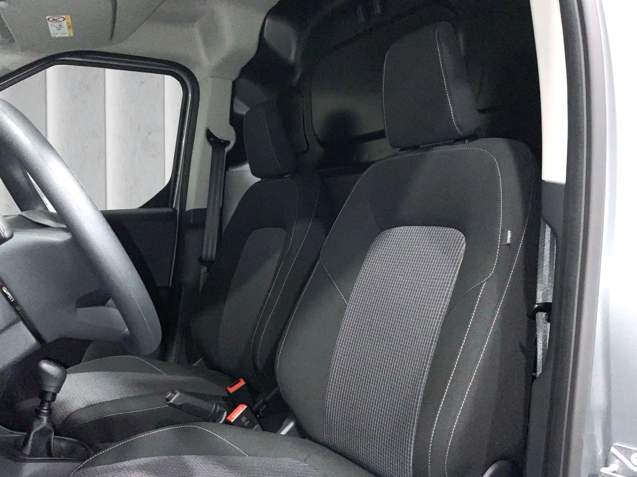 Ford-Transit Courier-image-10