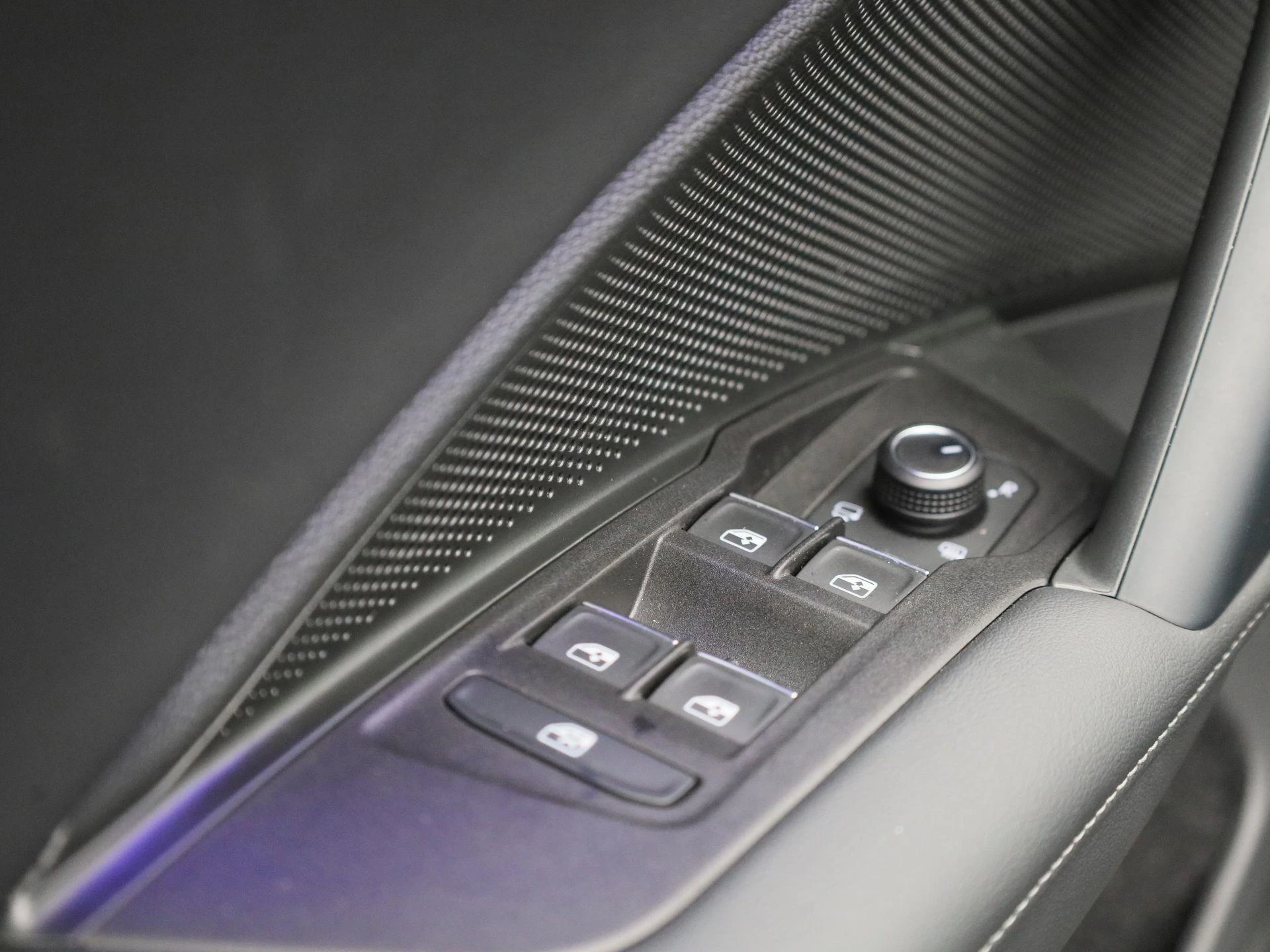 Volkswagen-Tiguan-image-36