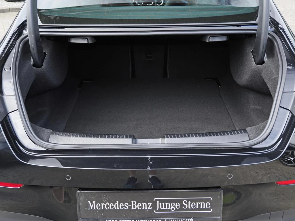 Mercedes-Benz-CLA 200-image-14