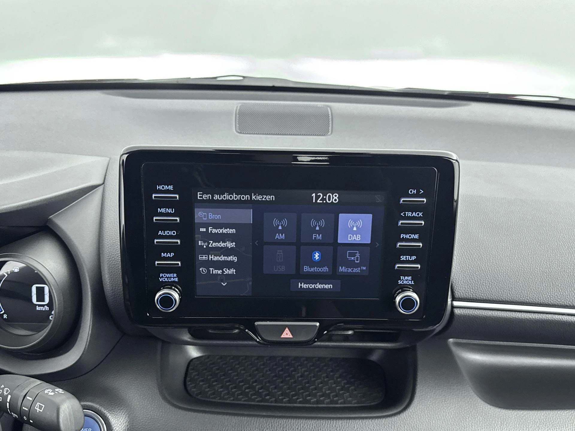 Toyota-Yaris-image-11