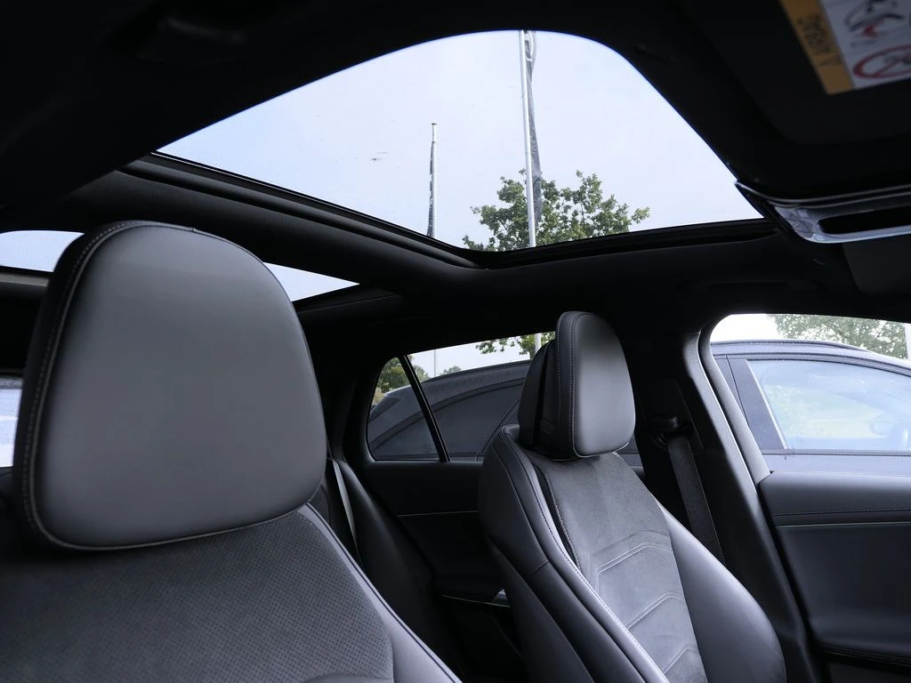 Mercedes-Benz-E-Klasse 220 d-image-14
