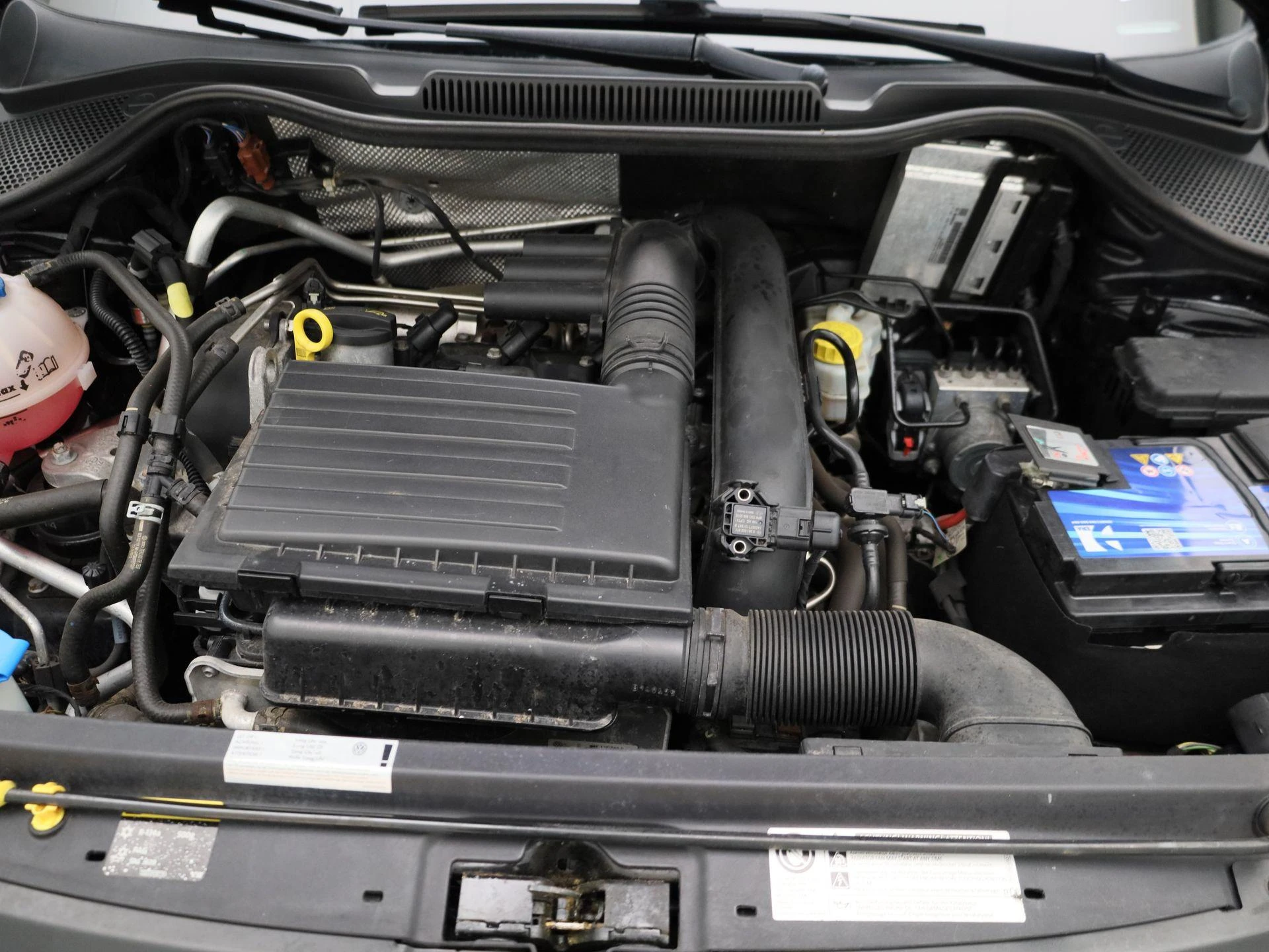 Volkswagen-Polo-image-27