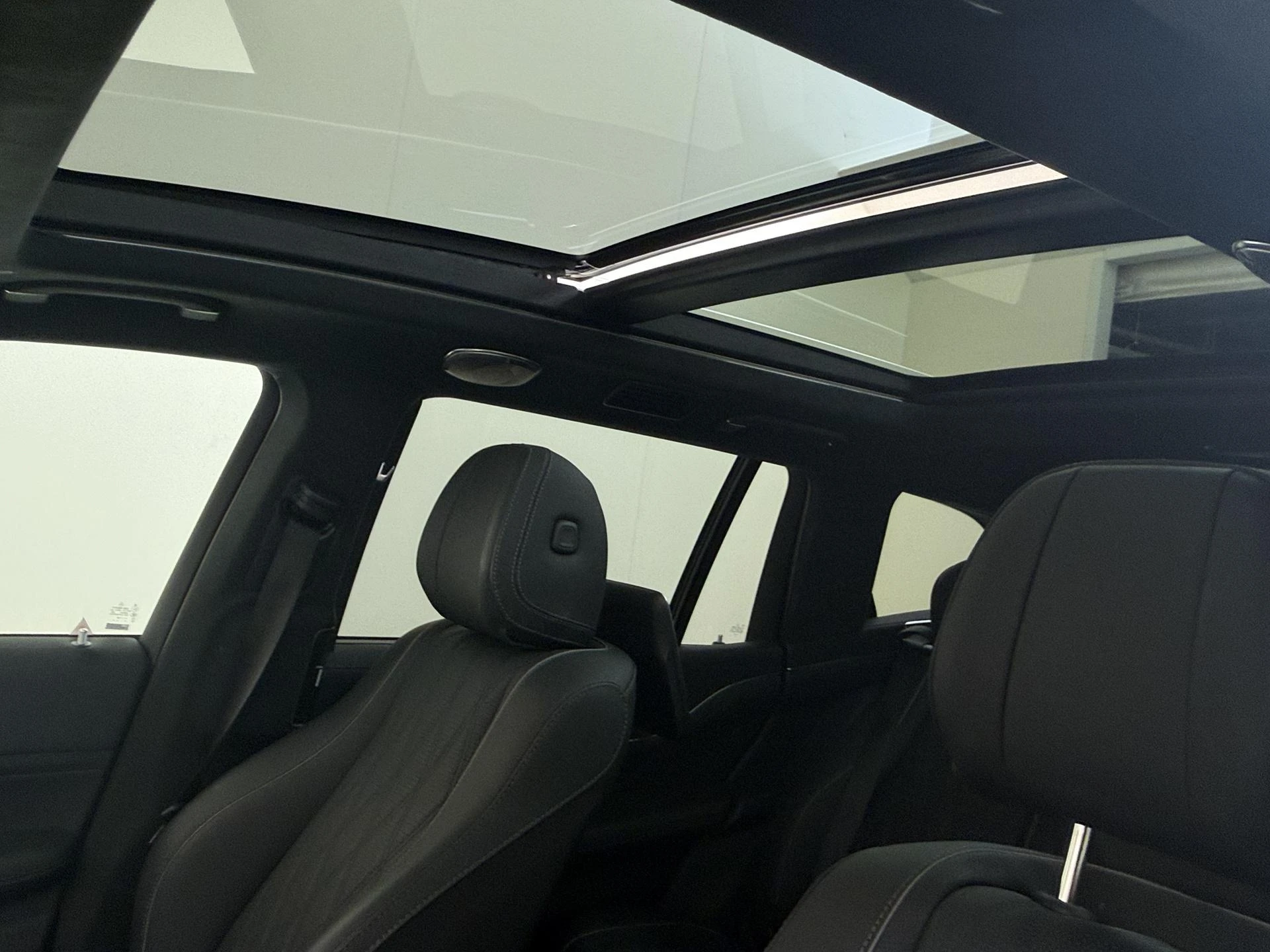 Mercedes-Benz-GLS-image-27