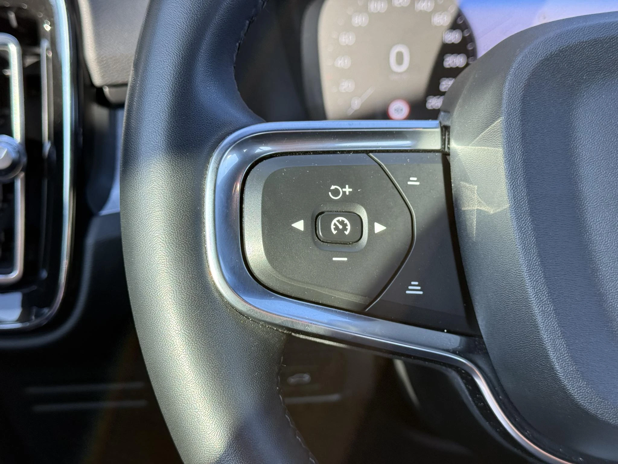 Volvo-XC40-image-21
