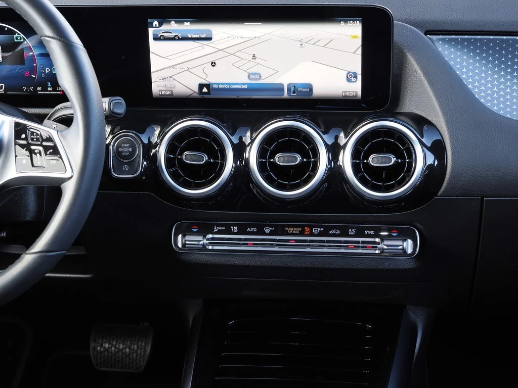 Mercedes-Benz-GLA 200 d-image-10
