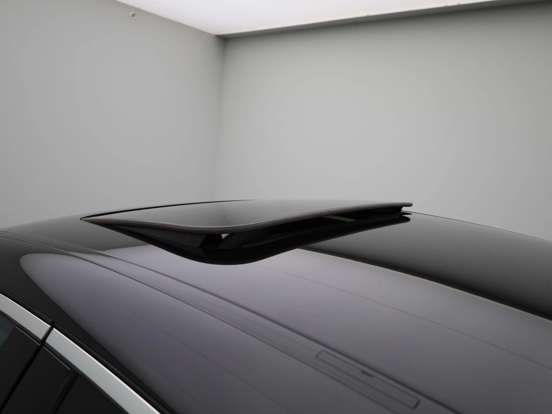 Mercedes-Benz-GLC-image-39