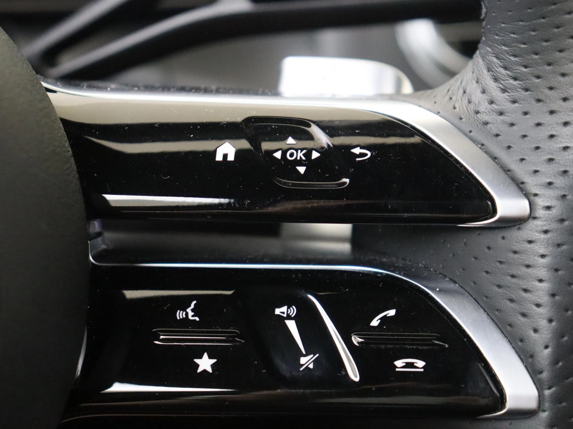 Mercedes-Benz-GLC-image-15