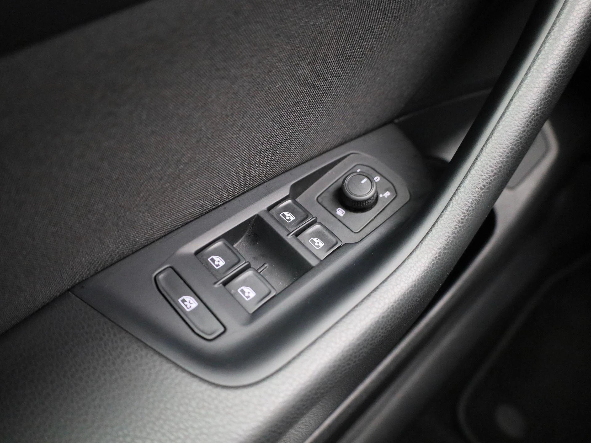Volkswagen-Passat-image-23