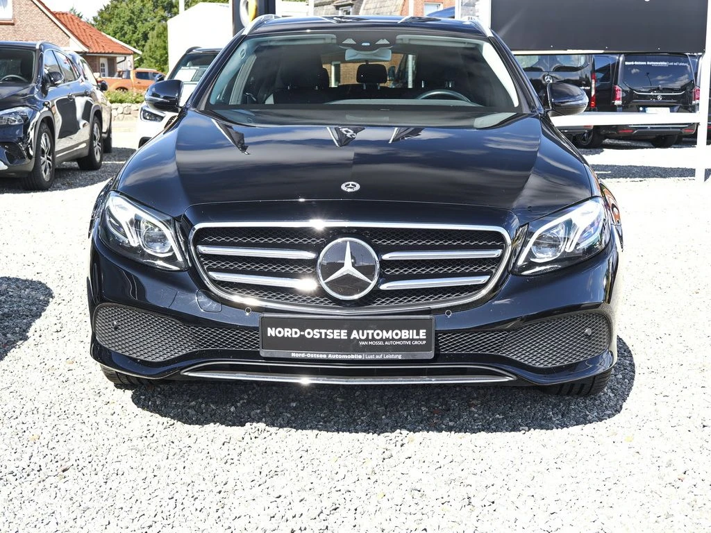 Mercedes-Benz-E-Klasse 300 de-image-2