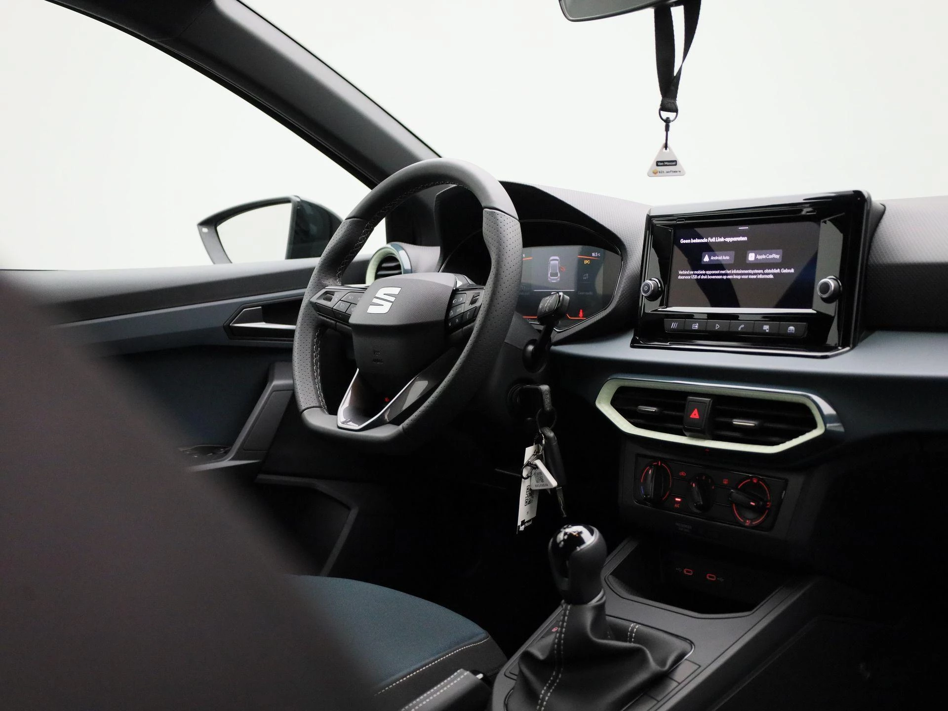 SEAT-Ibiza-image-34