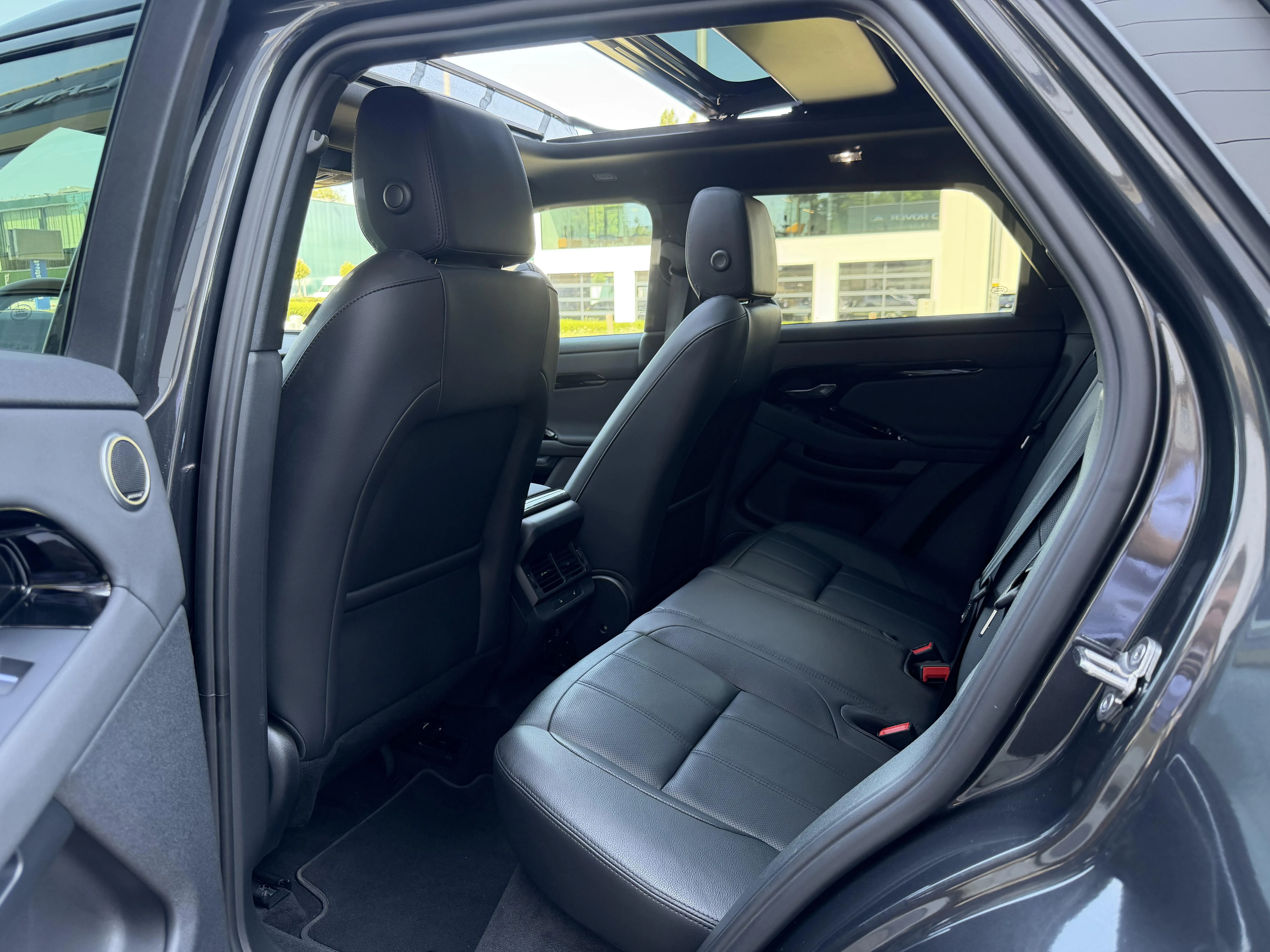 Land Rover-Range Rover Evoque-image-24