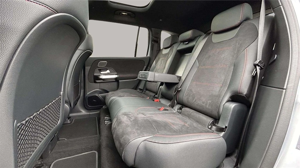 Mercedes-Benz-EQB-image-24