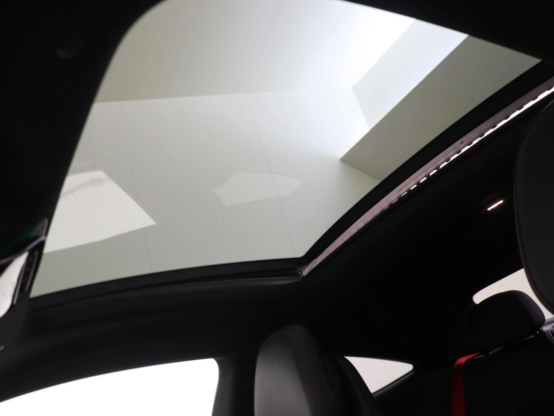 Mercedes-Benz-CLE-image-37