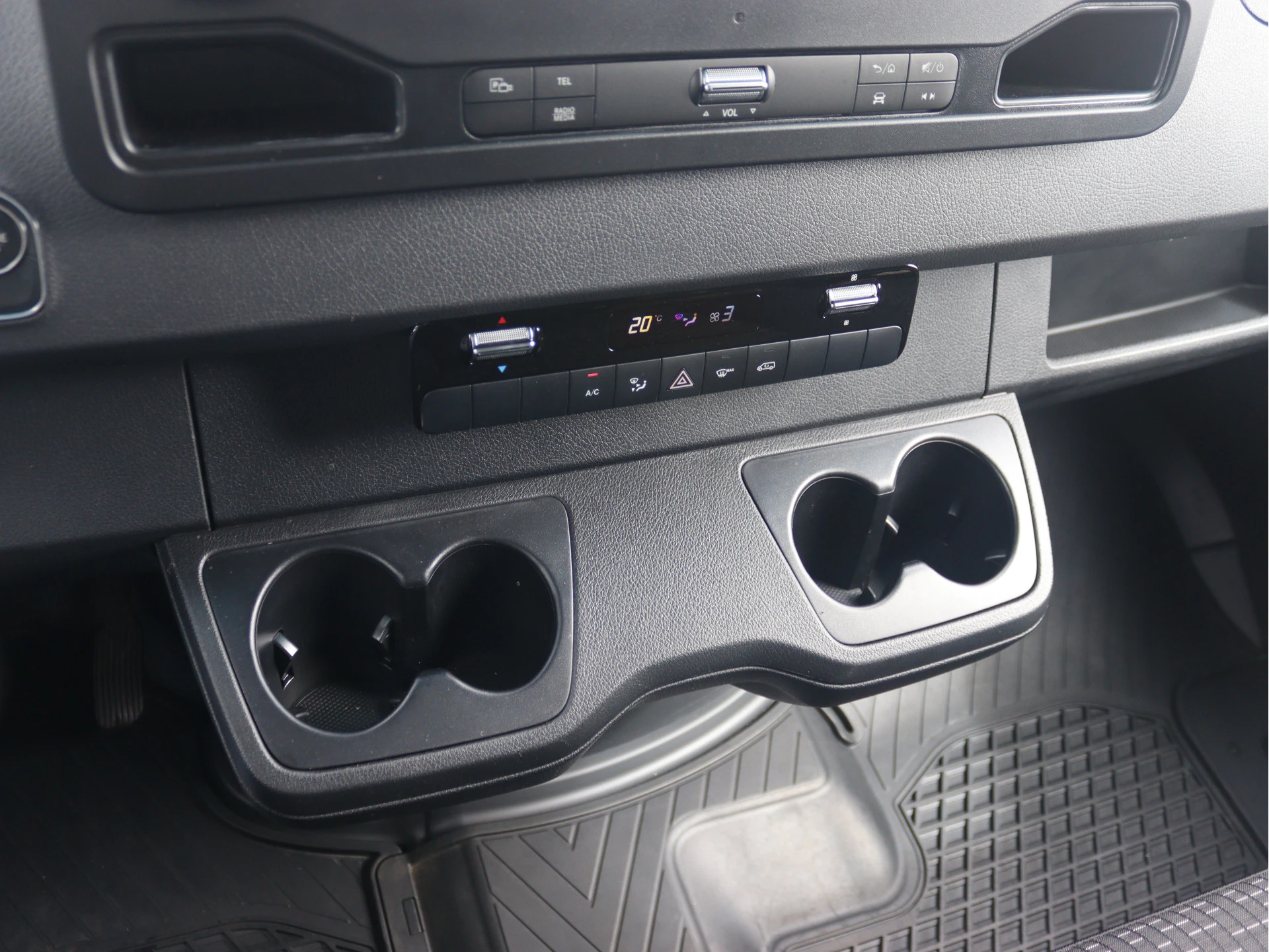 Mercedes-Benz-Sprinter-image-10