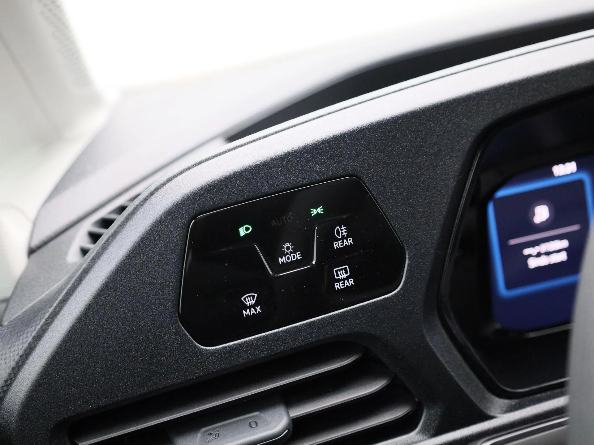 Volkswagen-Caddy-image-23