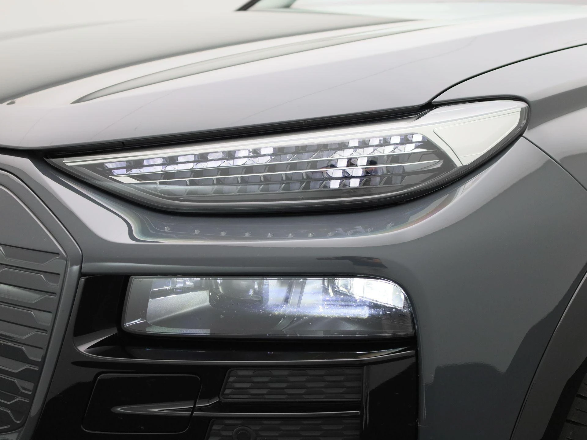 Audi-Q6 e-tron-image-6